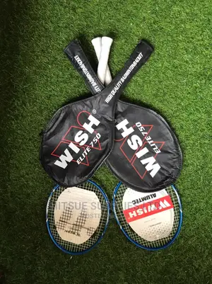 Set of 4 WISH Badminton Rackets With 6 Shuttlecock Net