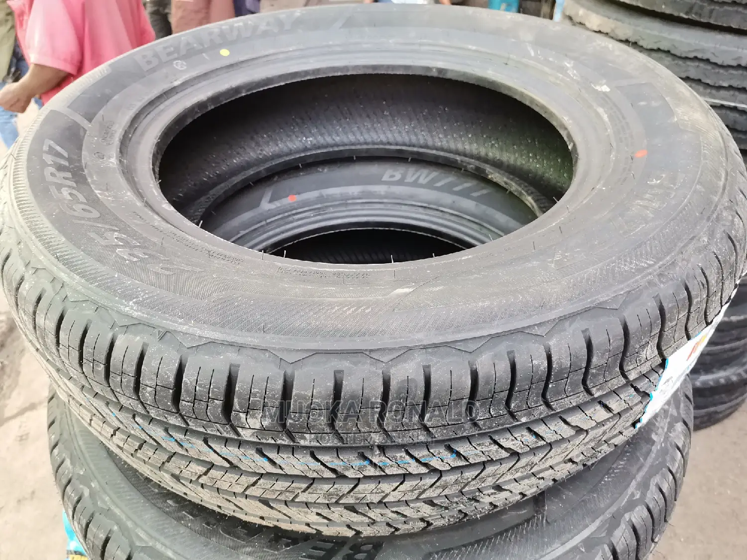 235/65r17 Bearway Tyre