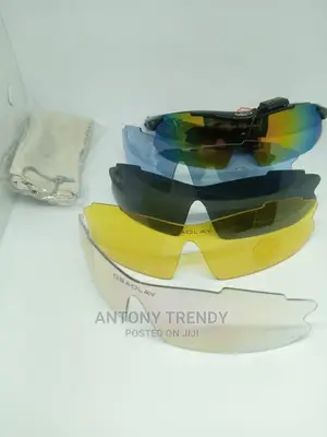 Cycling Glasses With 5 Interchangeable Lenses and TR90 Frame