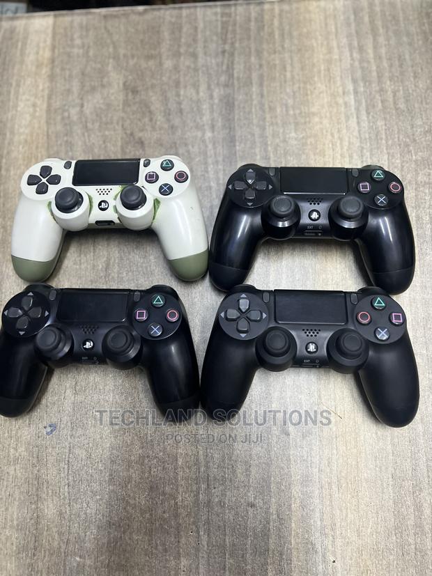 Original Used Ps4 Pads - main view