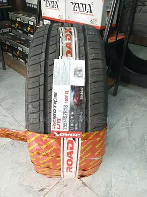 255/45r18 Roadx Tyre