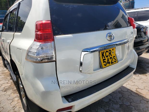 Toyota Land Cruiser Prado 2012 Pearl - thumbnail 3