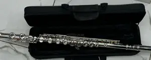 Yamaha Closed Hole C Flute With Case.