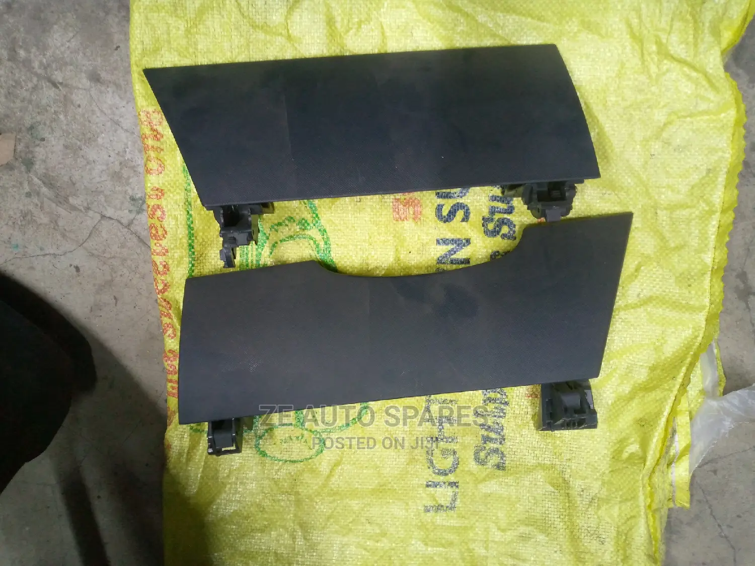 Noah 2010 Dashboard Doors