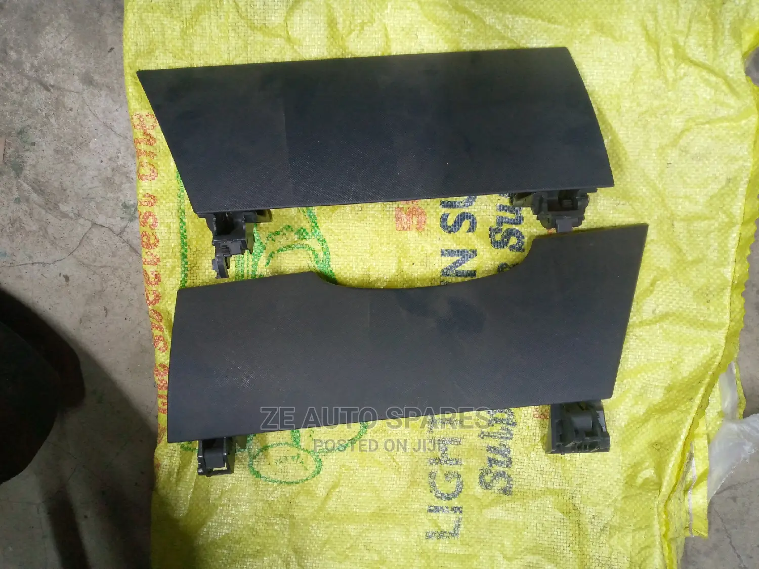 Noah 2010 Dashboard Doors