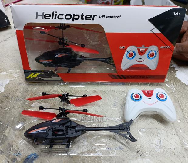 Remote Controlled Flying Chopper Helicopter Game