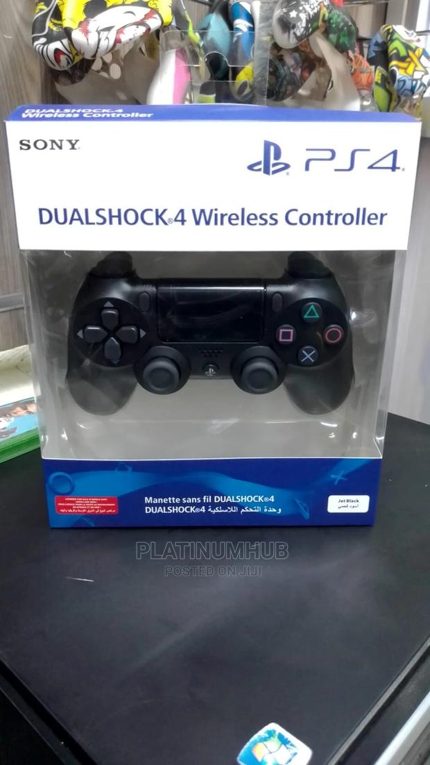 Sony Playstation 4 Dual Shock 4 Controller - main view