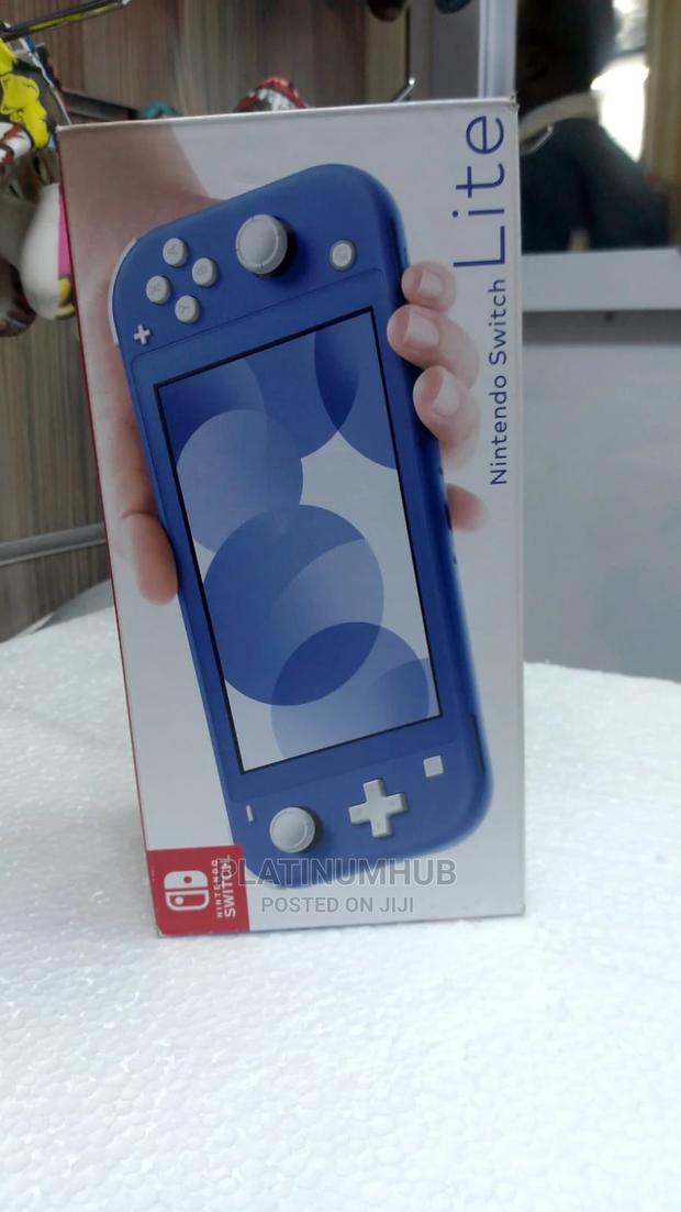 Nintendo Switch Lite (Blue) - main view