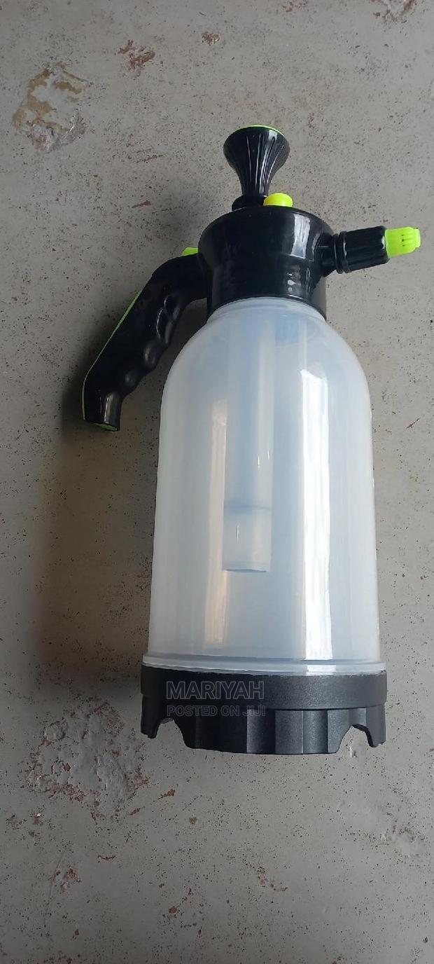 2 Liters Pressure Spray Bottle - thumbnail 3