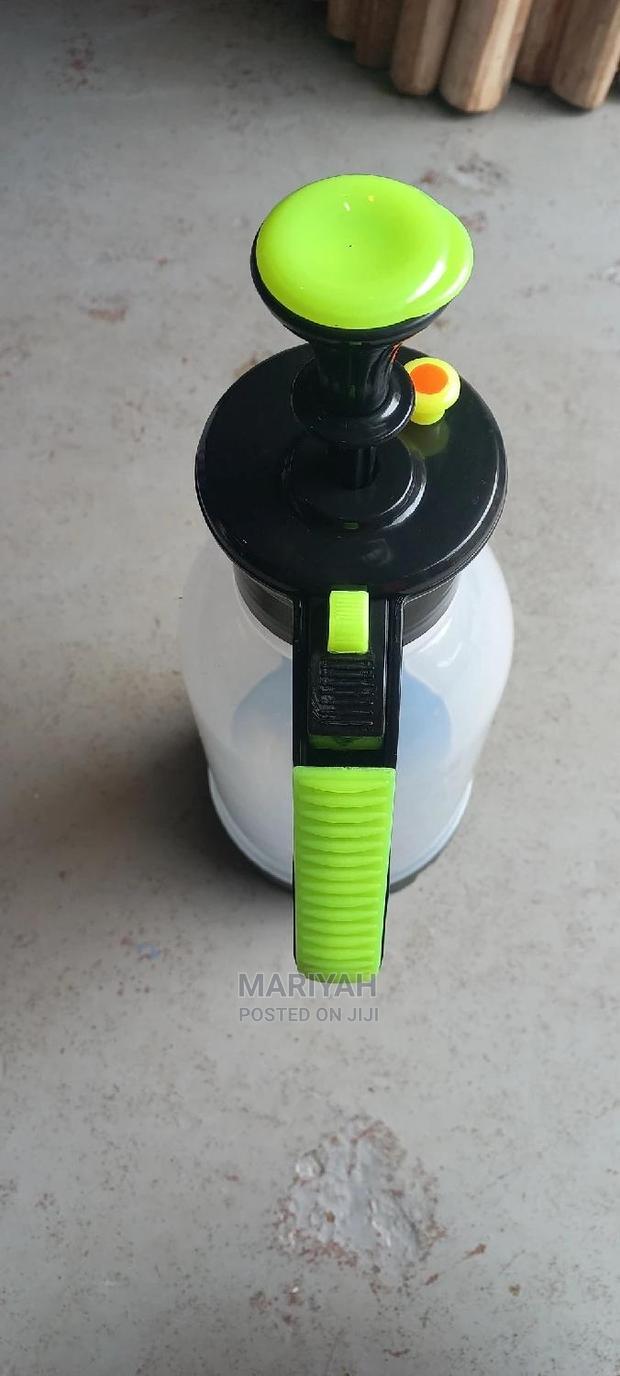 2 Liters Pressure Spray Bottle - thumbnail 5
