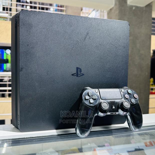 PS4 Slim (500gb) - main view
