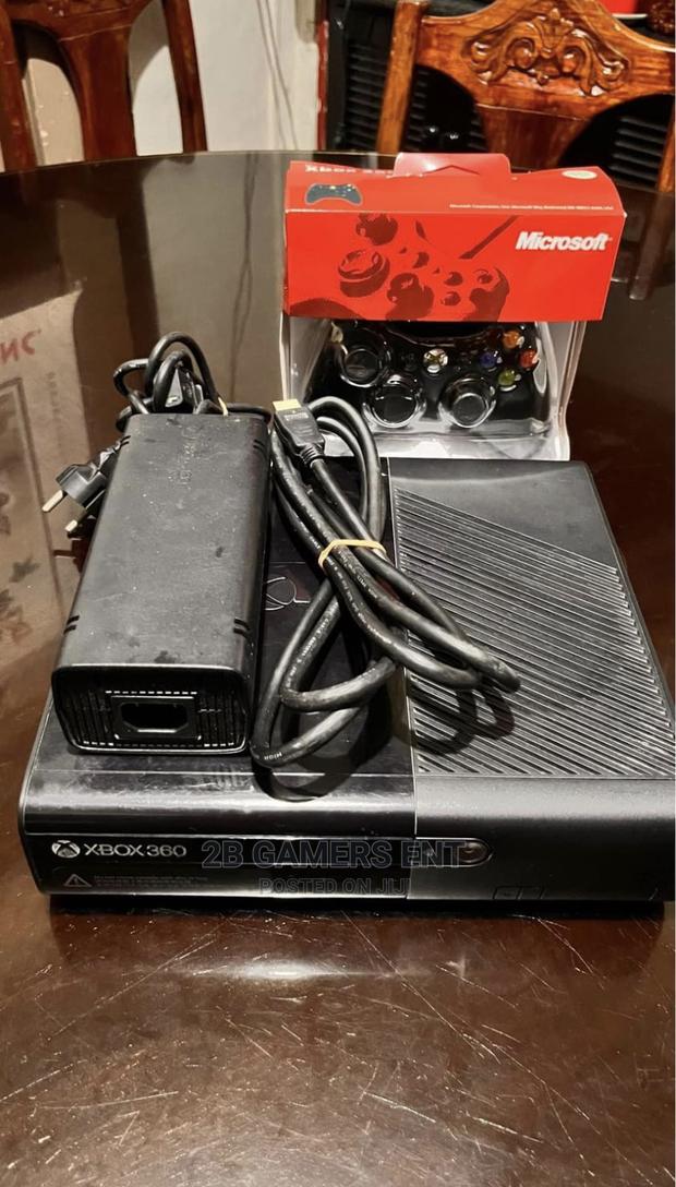 Xbox 360, Slim Chipped - main view