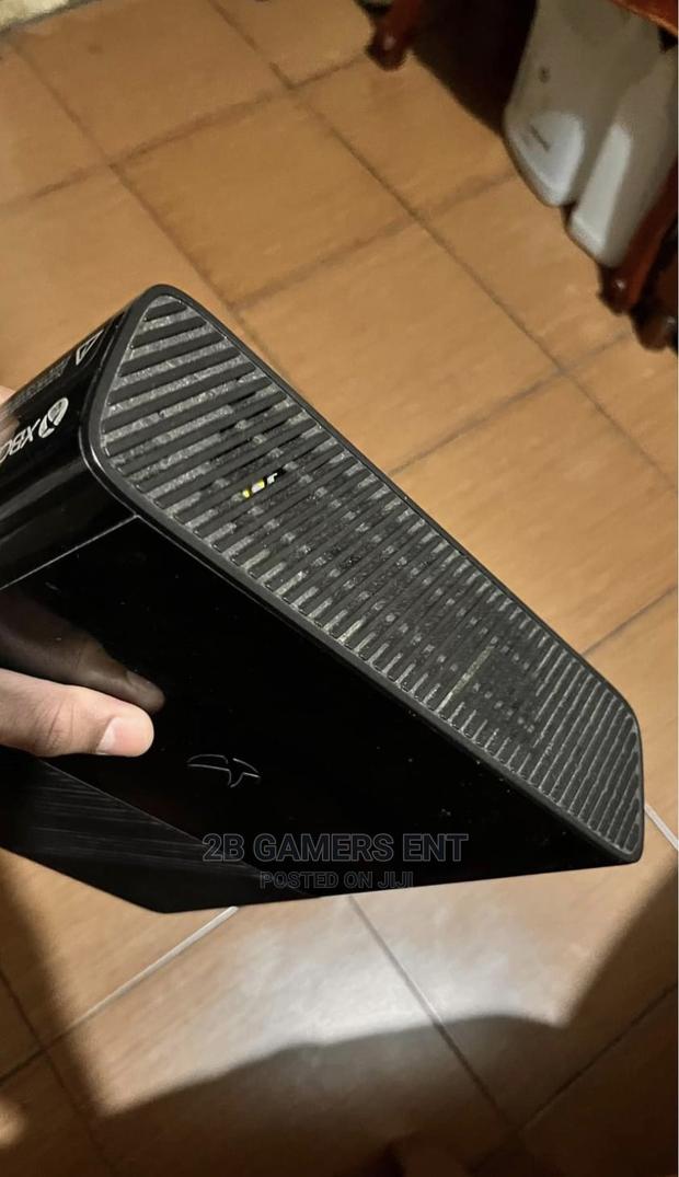 Xbox 360, Slim Chipped - thumbnail 4