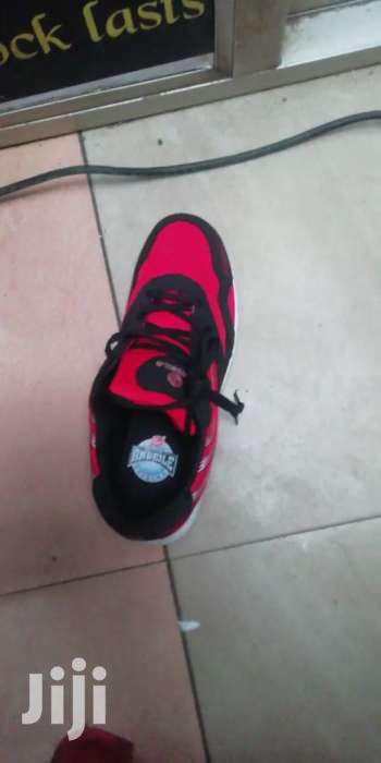 Gym Shoes and Body Work Out - thumbnail 6