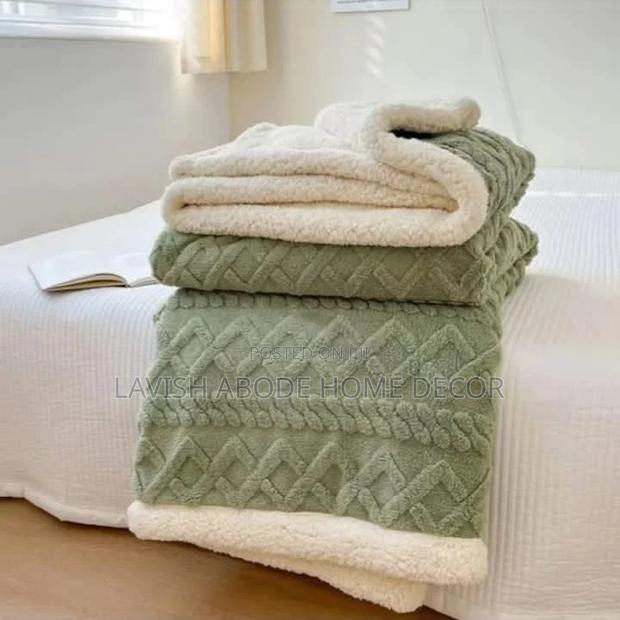 Luxurious Warm Woolen Throw Blanket