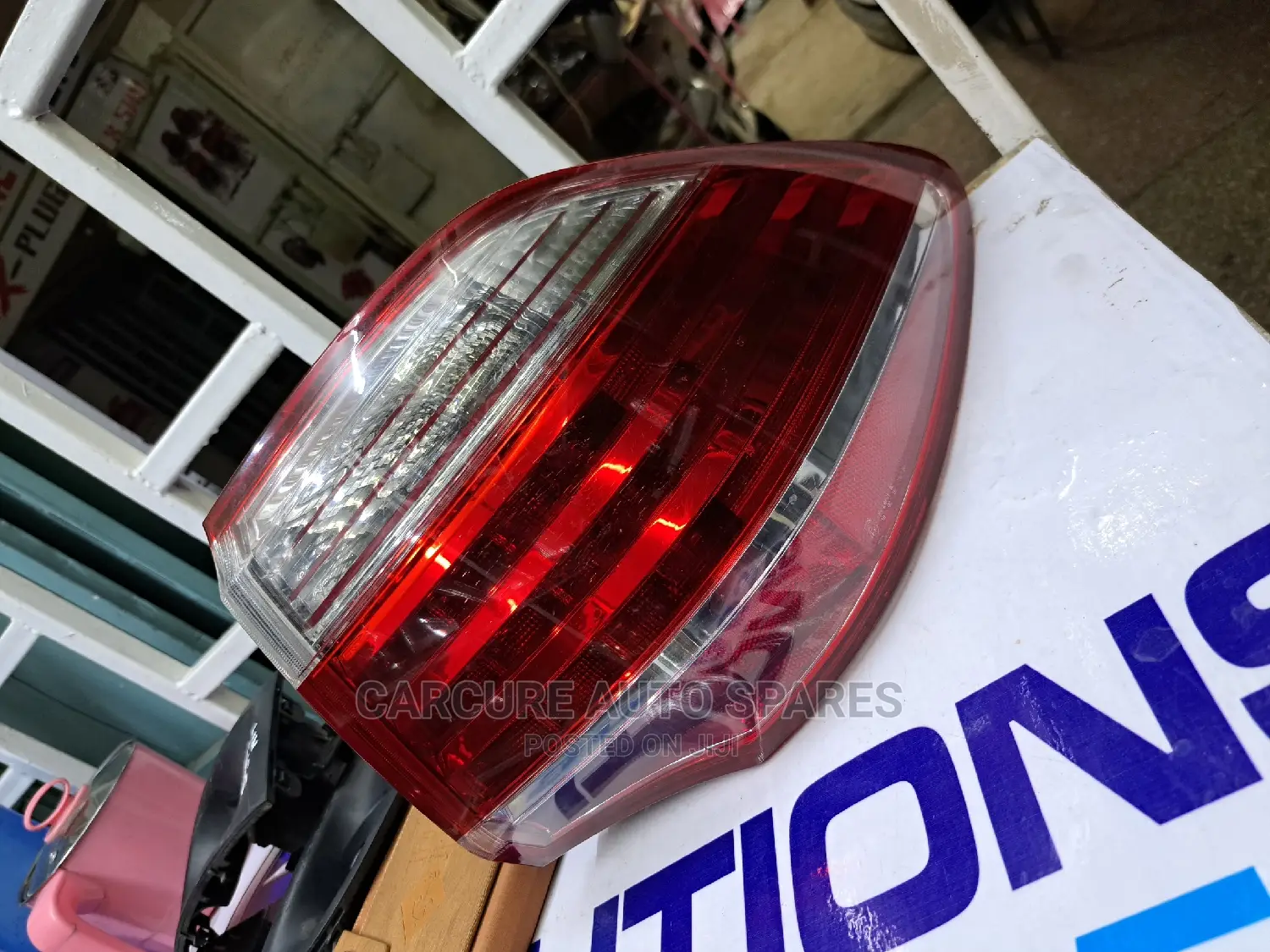 Toyota Crown Royal Saloon 2010 2012 Tail Light