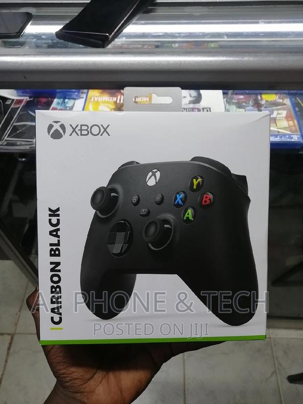 Xbox Series X|S Controller (Black) - thumbnail 2