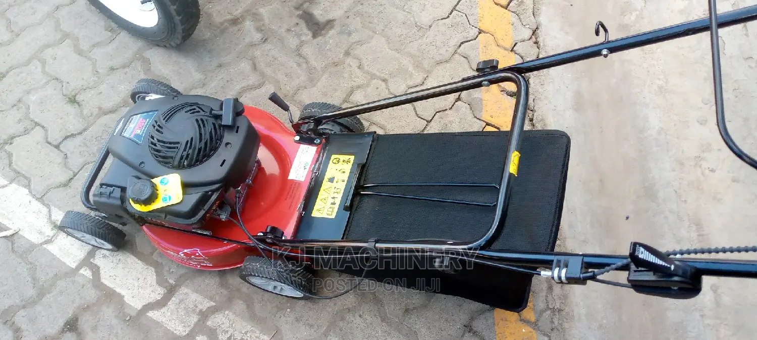 Gasoline Lawn Mowing Machine