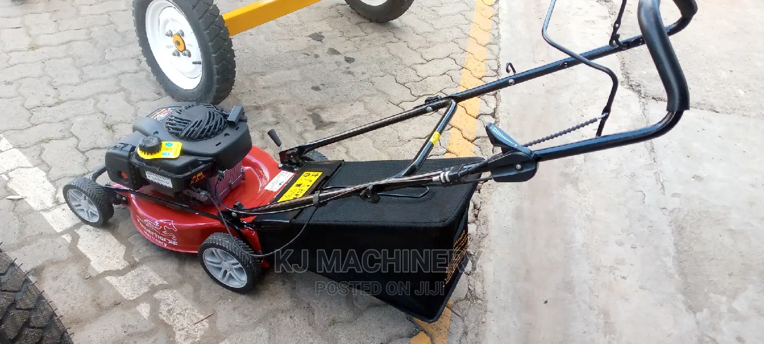 Gasoline Lawn Mowing Machine