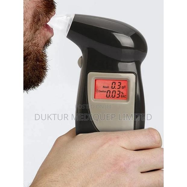 Alcohol Breath Analyzer Uses 2xaa Batteries - main view