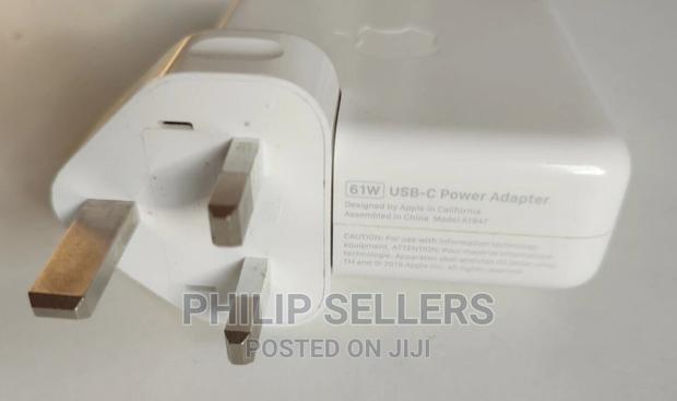 Apple 61W USB-C Power Adapter - thumbnail 2