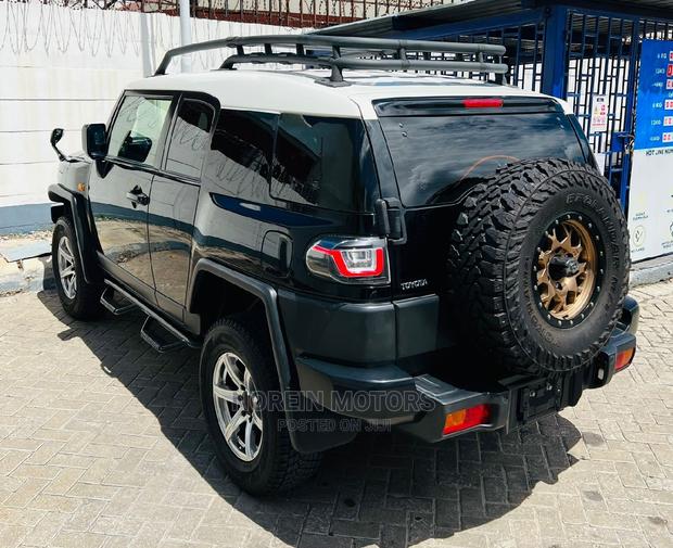 Toyota FJ Cruiser 2016 Black - thumbnail 9