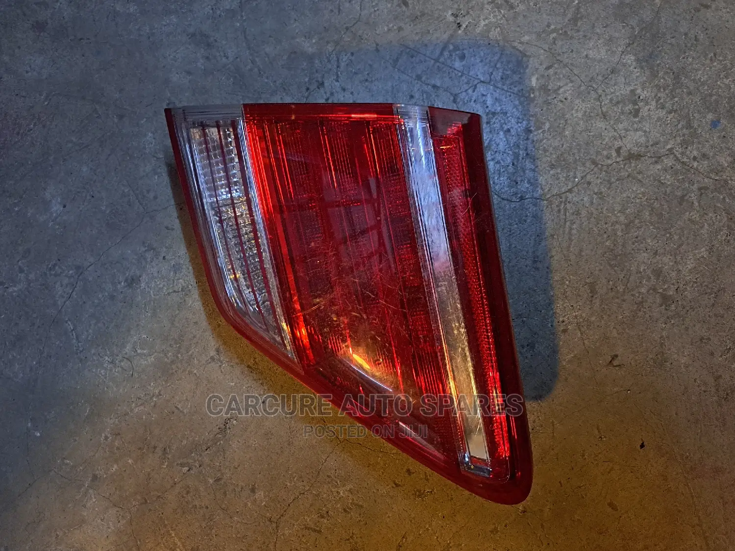 Toyota Crown Royal Saloon 2010 2012 Boot Light Back Light