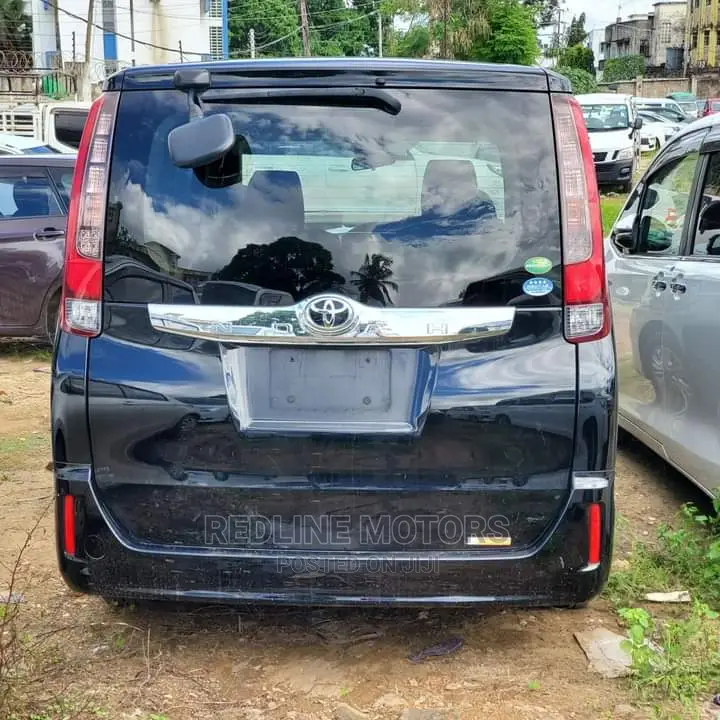 Toyota Noah 2016 Matt Black