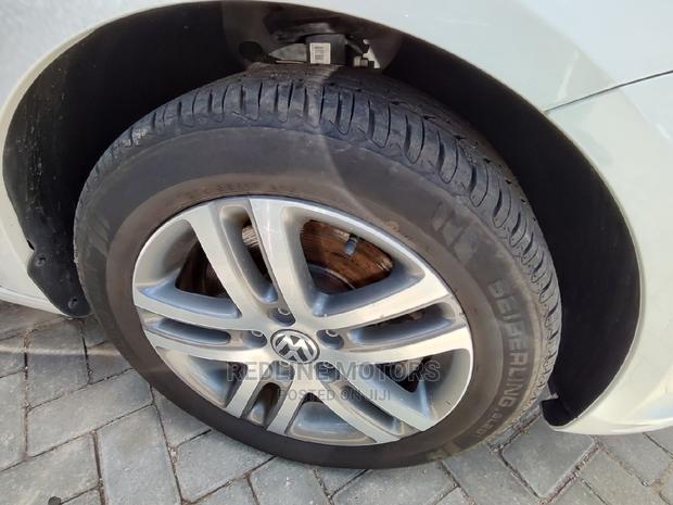 Volkswagen Touran 2016 White - thumbnail 3