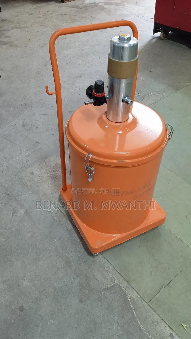 Grease Bucket - main view