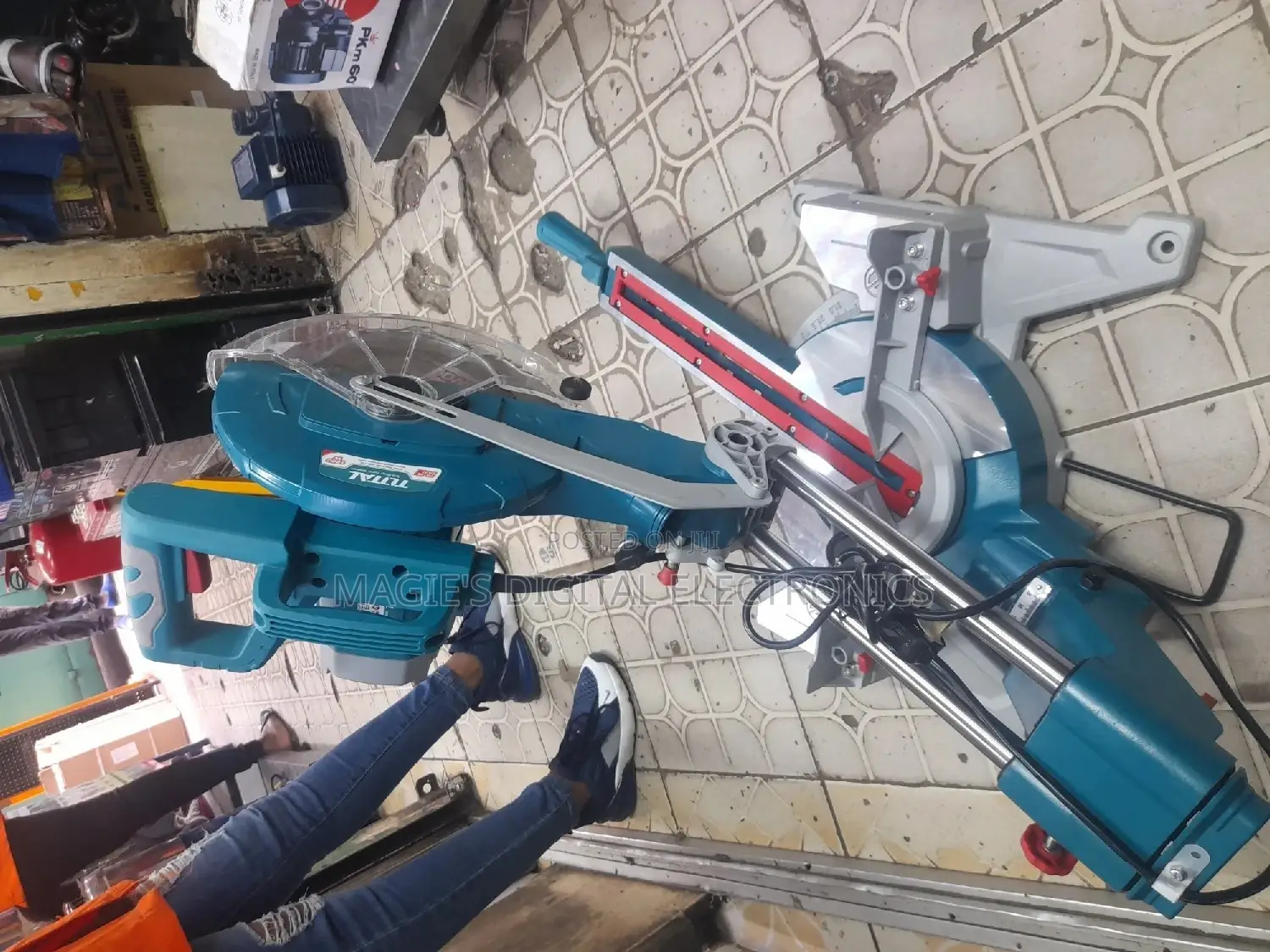 Total Mitre Saw 1800w