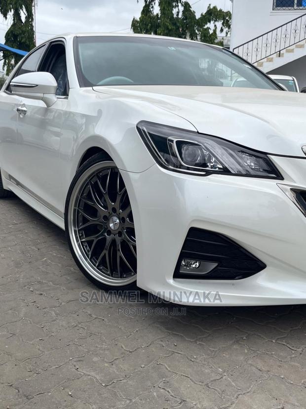 Toyota Crown 2016 White - thumbnail 3