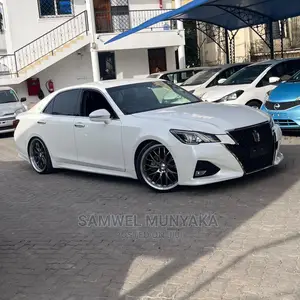 Toyota Crown 2016 White