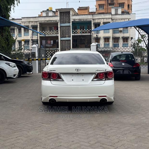 Toyota Crown 2016 White - thumbnail 9