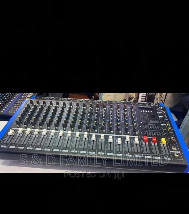 Blue Omax 16 Channels Powered Mixer
