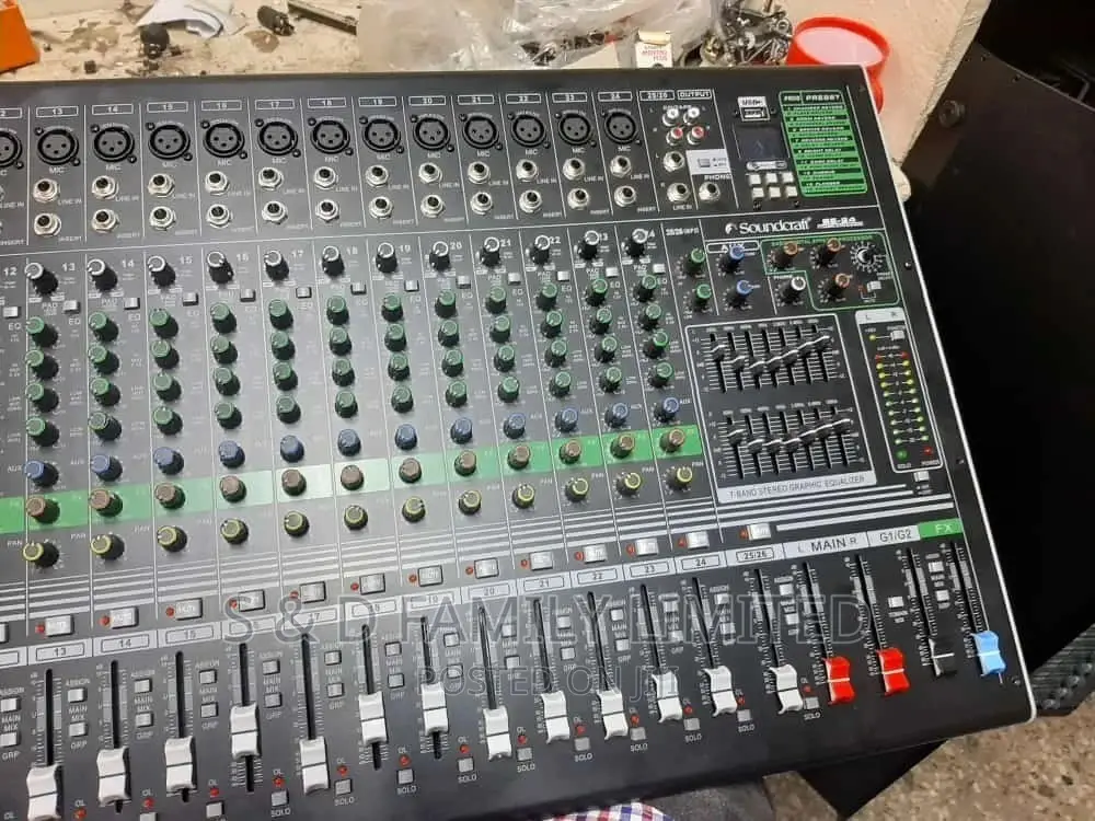 Soundcraft 26 Channels Plain Mixer