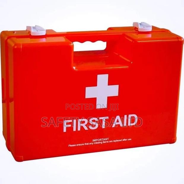 First Aid KIT ( Industrial / Commercial ) Medium