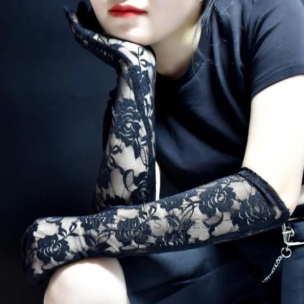 Floral Lace Gloves - main view