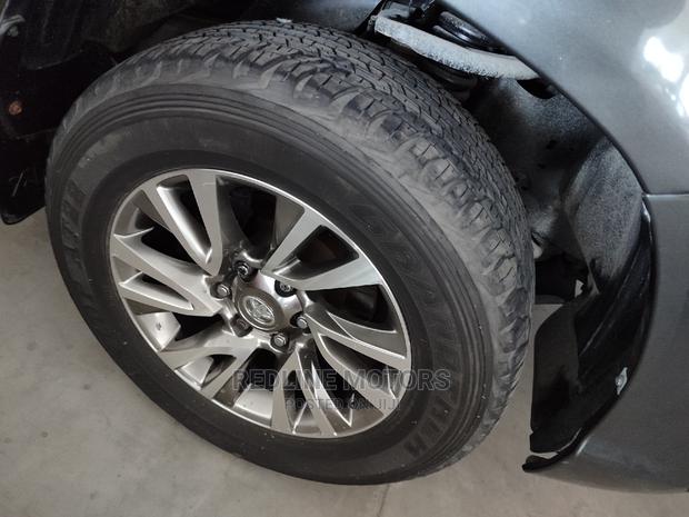 Toyota Hilux 2016 Gray - thumbnail 5