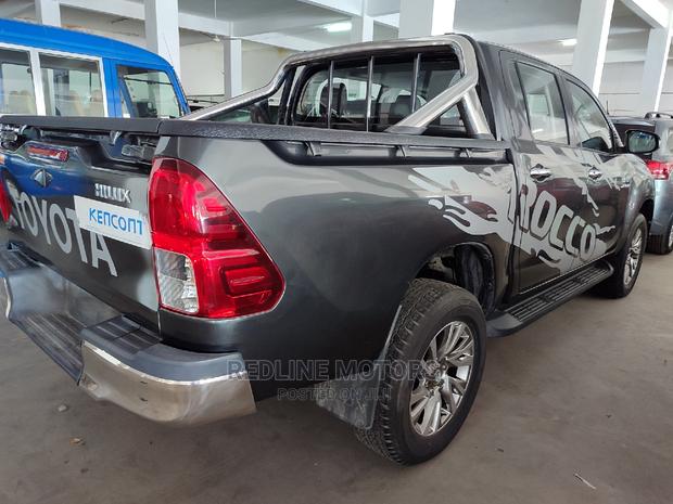 Toyota Hilux 2016 Gray - thumbnail 6