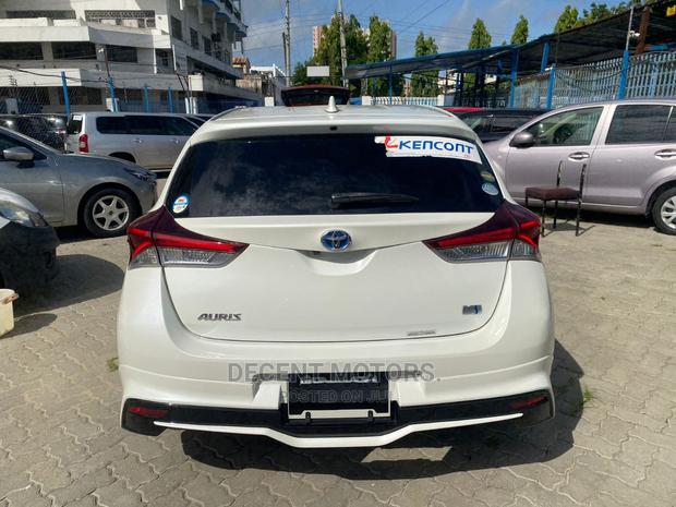 Toyota Auris 2016 White - thumbnail 16