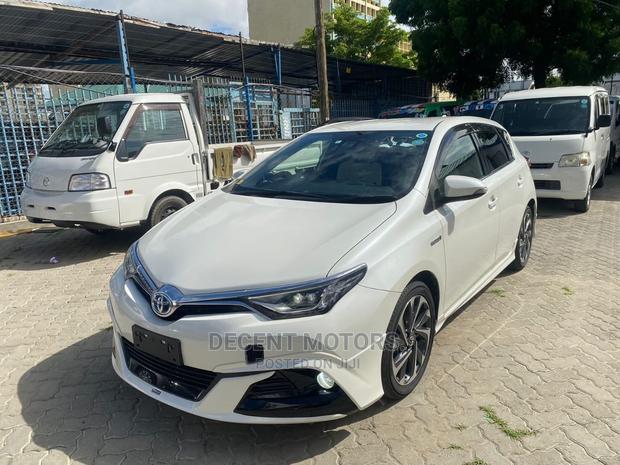 Toyota Auris 2016 White - thumbnail 2