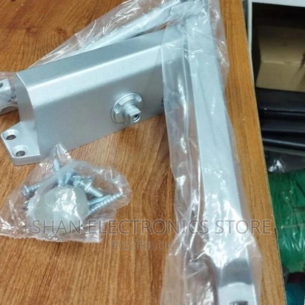 Hydraulic Door Closers Available in Stock^