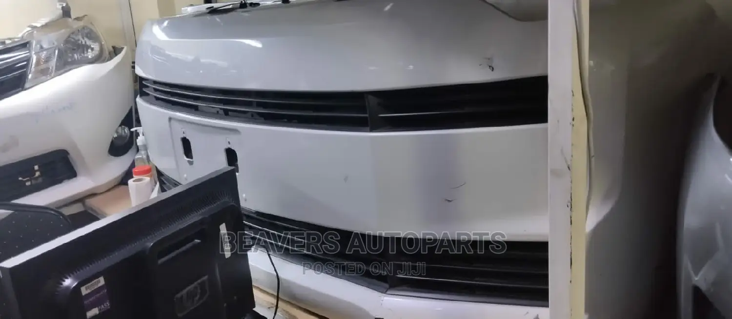 Toyota Spade Nosecut