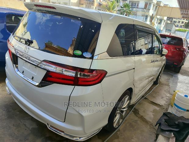 Honda Odyssey 2016 White - thumbnail 3