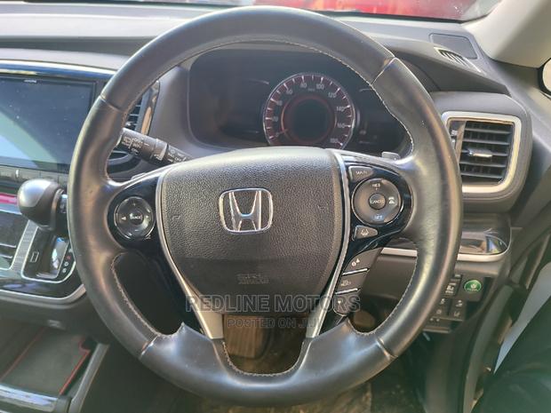 Honda Odyssey 2016 White - thumbnail 4