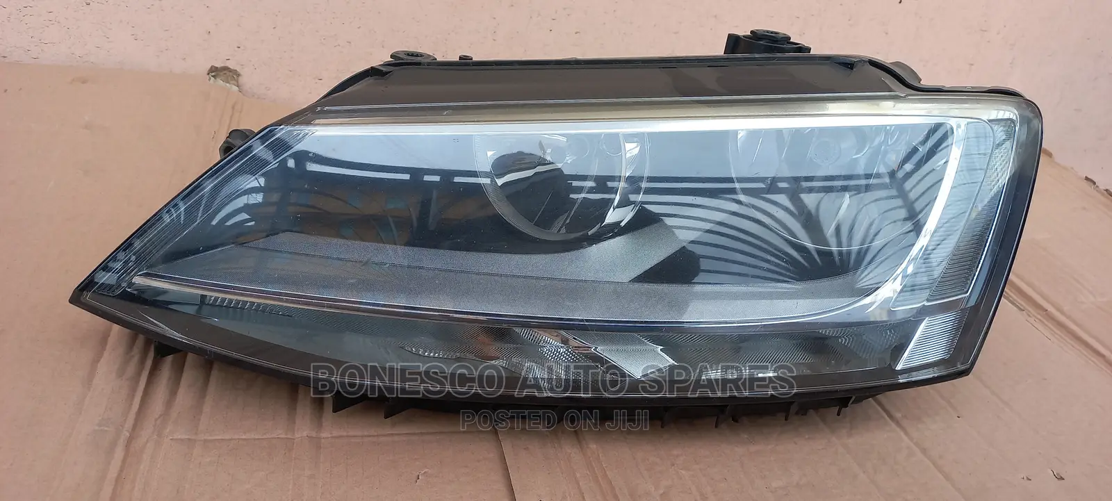 Volkswagen Jetta (Mk6) Left Nonxenon Headlight Assembly