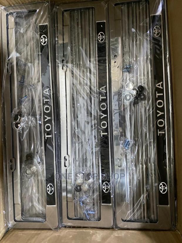 Toyota 1pc Oblong New Generationmetallic Number Plateholder