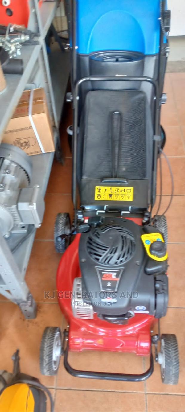 Grass Cutting Mower (Lawn). - thumbnail 2