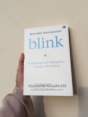 Blink the Power of Thinking Without Thinking Book by Malcolm - main view